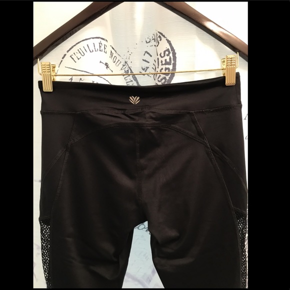 🌺 Forever21 Leggings W/ Fishnet Mesh Panel Detail - Picture 3 of 5